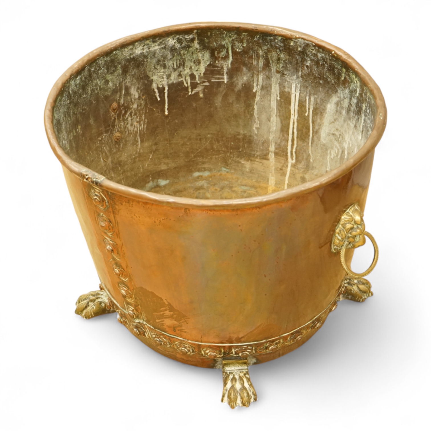A copper log bucket with paw feet and lion-mask handles, 43cm in diameter